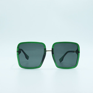 Ladies Oversized Classic Sunglass (Green) C13 - With Chain Cover Box